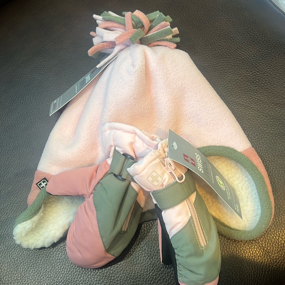 SWISS TECH KIDS BEENIE AND WINTER GLOVE SET